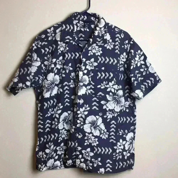 Gap Button up Short Sleeve Size Medium - Picture 1 of 5